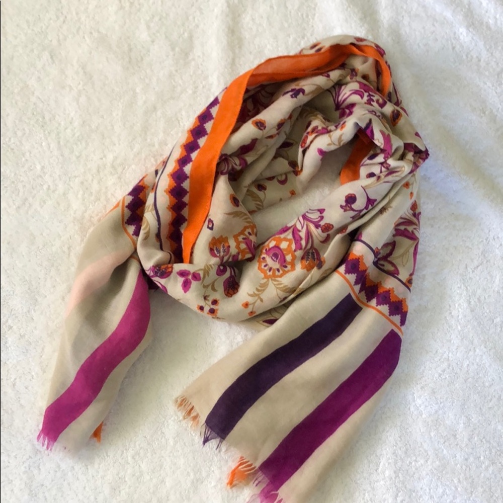 Floral pattern scarf - excellent condition